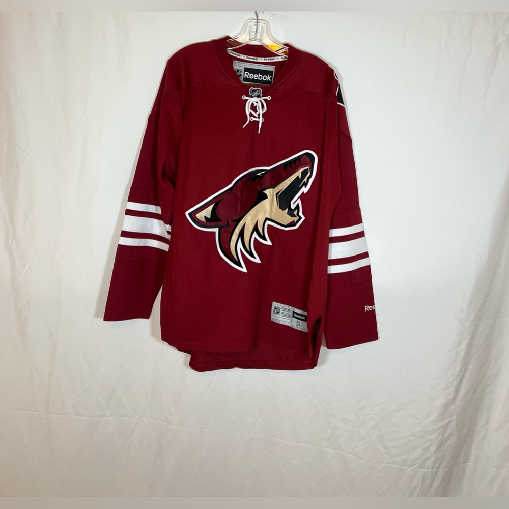 Reebok Phoenix Coyotes Home Hockey Jersey Size Small. Jersey is 100% authentic